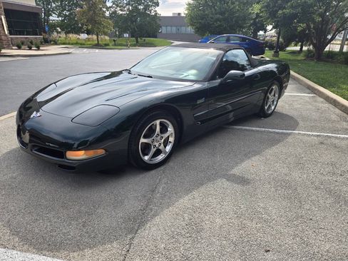 Used 2000 Chevrolet Corvette Convertible w/ Performance Handling Pkg RWD image 10
