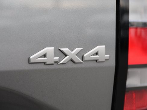 Used 2025 Nissan Frontier SV image 6