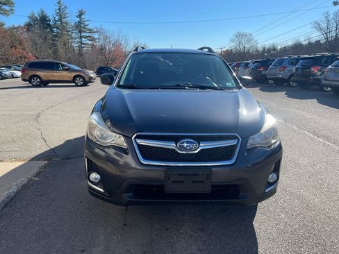 Used 2017 Subaru Crosstrek 2.0i image 2