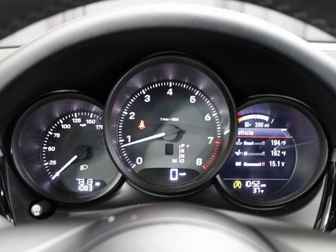 Certified 2025 Porsche Macan image 31