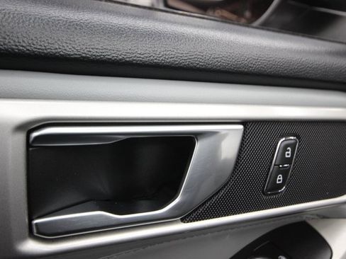 Used 2022 Ford Explorer XLT w/ Equipment Group 202A image 14