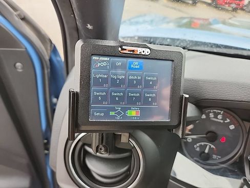 Used 2018 Toyota Tacoma TRD Pro AWD/4WD image 25