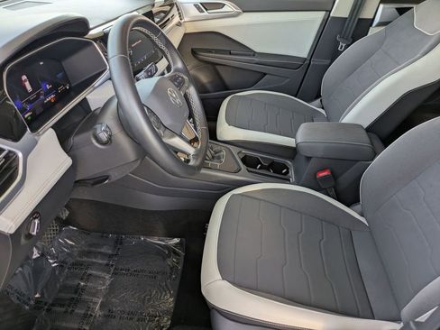 Used 2025 Volkswagen Taos SE image 23