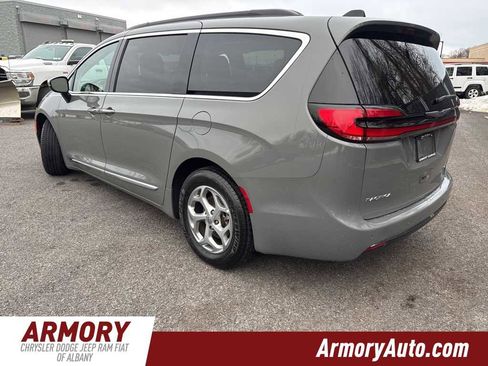 Used 2023 Chrysler Pacifica Limited image 6