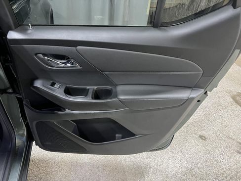 Used 2023 Chevrolet Traverse LT FWD image 25