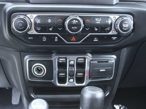 Used 2023 Jeep Wrangler Unlimited Sport AWD/4WD image 17