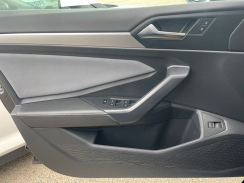 Used 2025 Volkswagen Jetta SE image 18