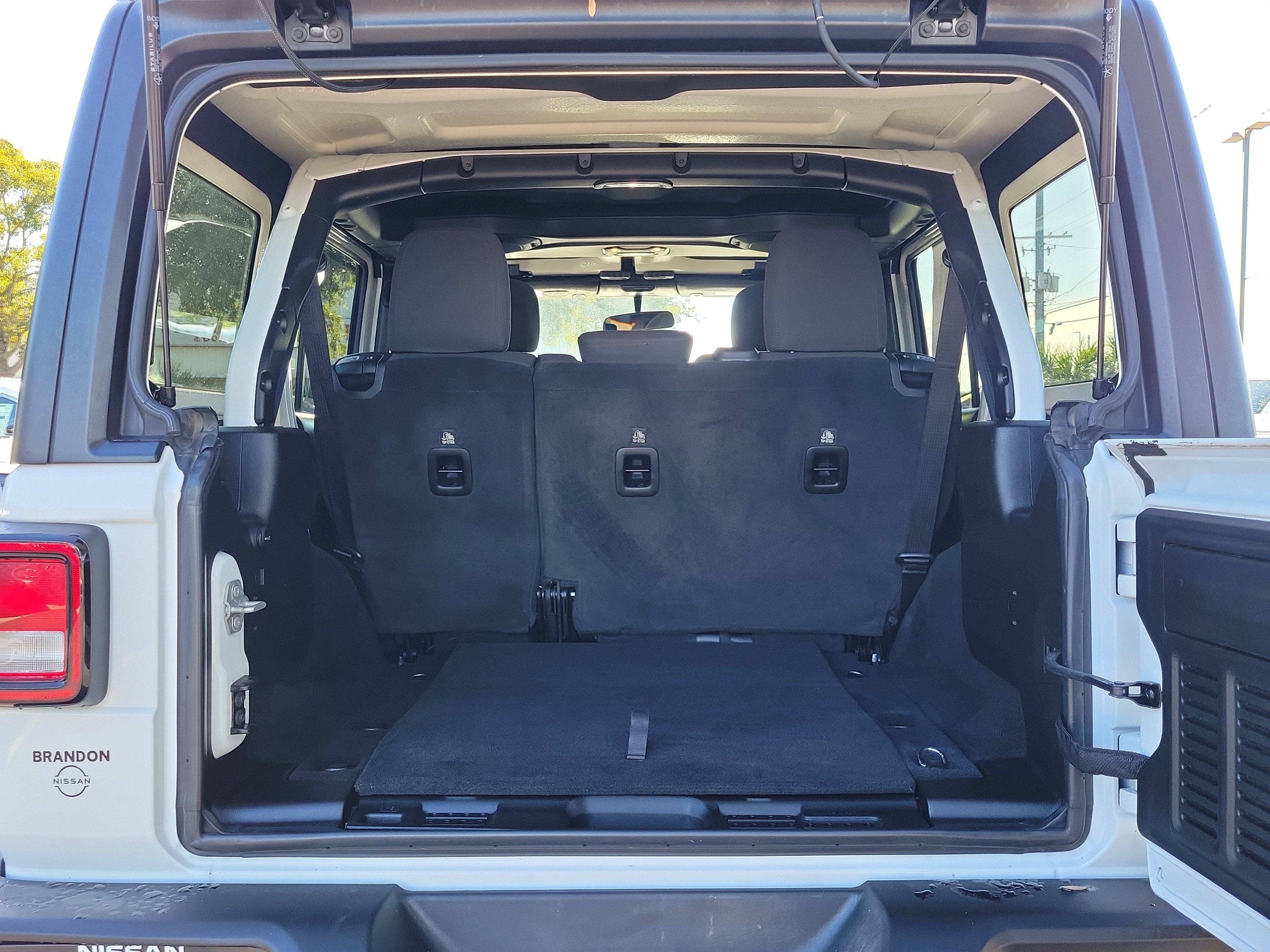 Used 2023 Jeep Wrangler Unlimited Sport AWD/4WD image 8