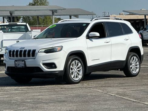 Used 2019 Jeep Cherokee Latitude w/ Cold Weather Group image 8