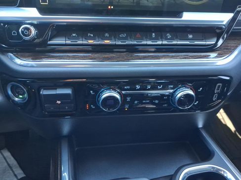 Used 2024 GMC Sierra 1500 Elevation w/ Preferred Package image 17