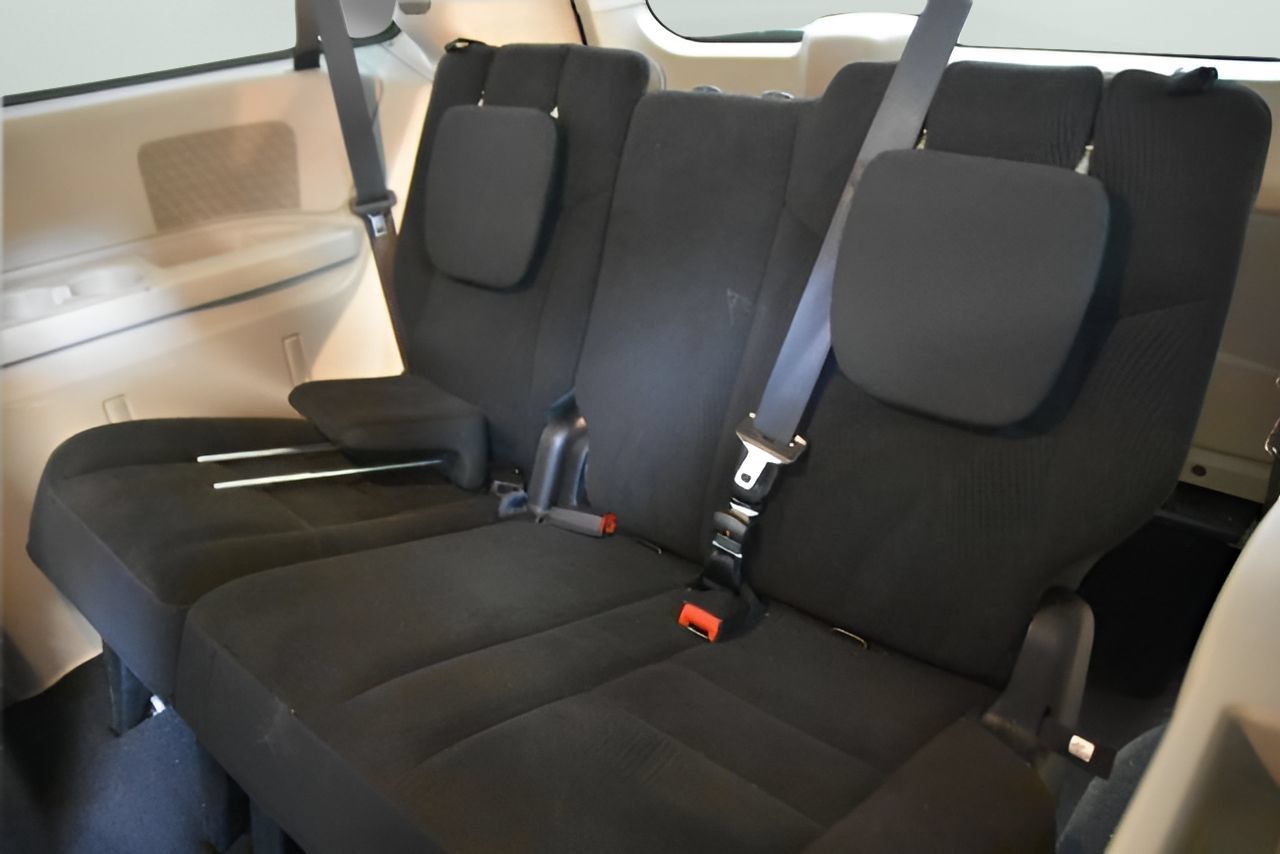 Used 2018 Dodge Grand Caravan SE w/ UConnect Hands-Free Group FWD image 23