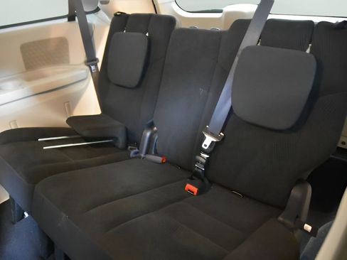 Used 2018 Dodge Grand Caravan SE w/ UConnect Hands-Free Group FWD image 23