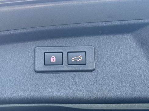 Used 2025 Subaru Outback Touring XT image 12