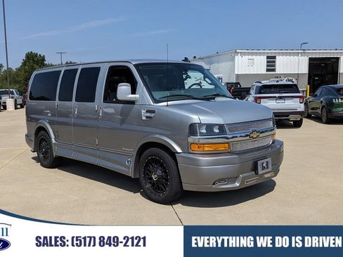 Used 2020 Chevrolet Express 2500 w/ Enhanced Convenience Package RWD image 1