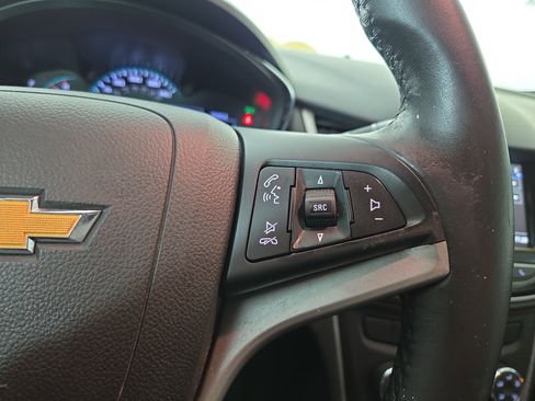 Used 2019 Chevrolet Trax LT w/ LT Convenience Package image 17