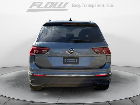 Used 2022 Volkswagen Tiguan SE w/ Panoramic Sunroof Package image 8