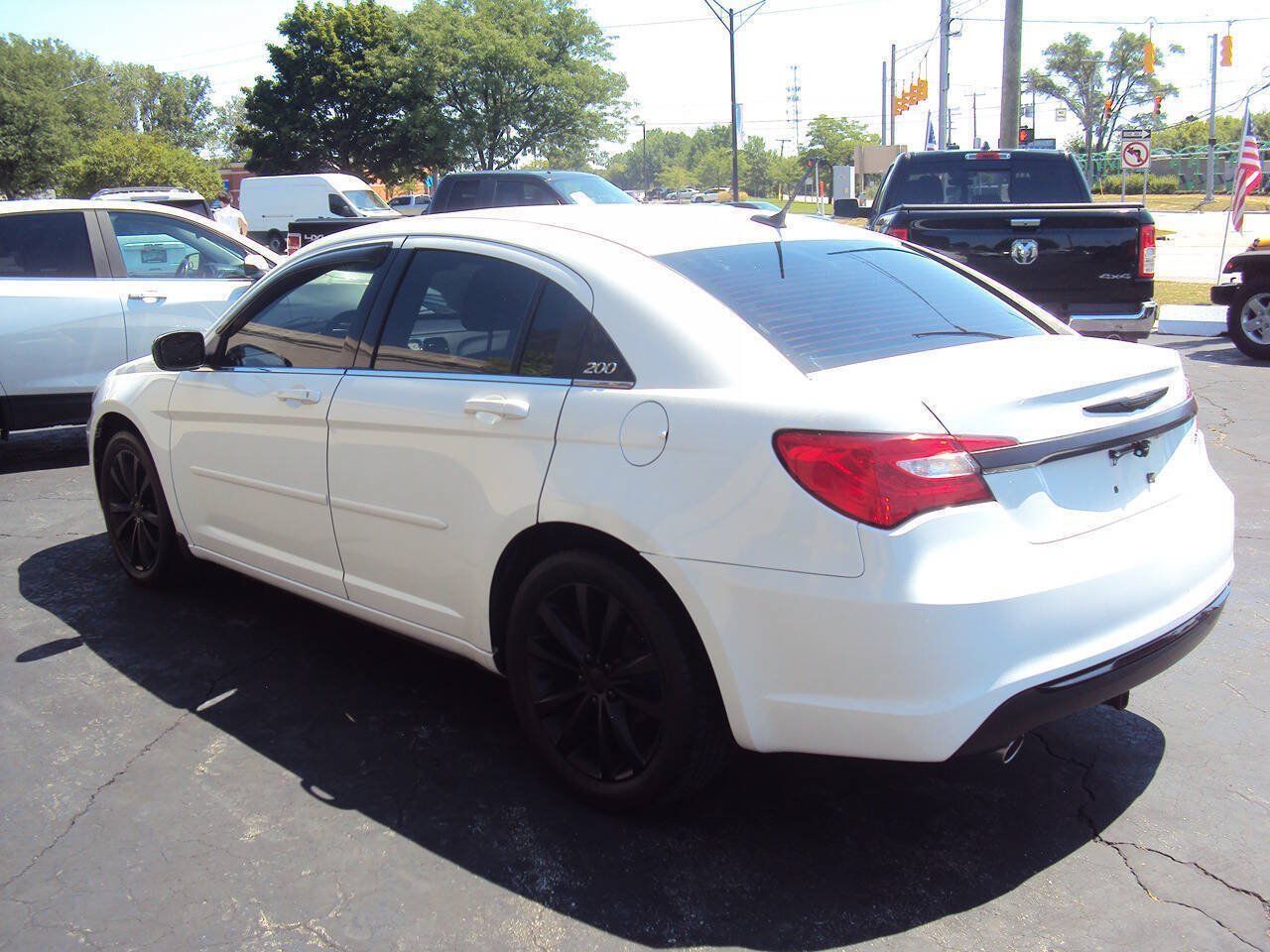 Used 2013 Chrysler 200 Limited w/ Sun/Sound Group FWD image 4