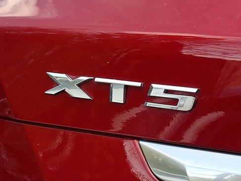 Used 2021 Cadillac XT5 Premium Luxury image 38