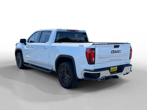 Used 2022 GMC Sierra 1500 SLT w/ X31 Off-Road Package AWD/4WD image 3
