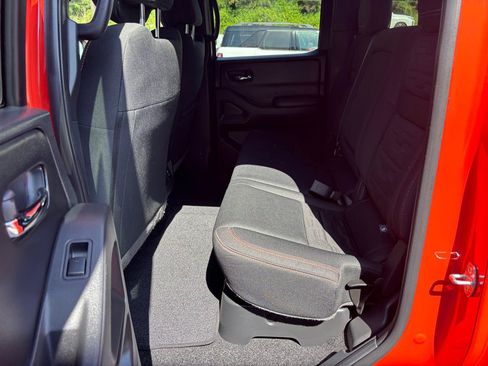 Used 2025 Nissan Frontier PRO-4X w/ Pro Convenience Package AWD/4WD image 12