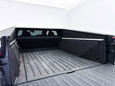 Used 2024 Tesla Cybertruck AWD Crew Cab image 35