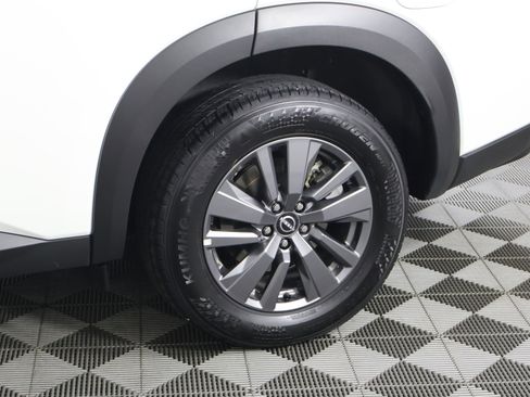 Used 2025 Nissan Pathfinder SV image 54