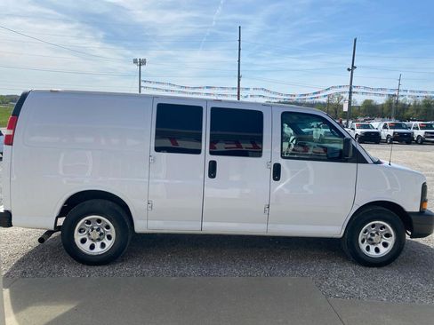 Used 2011 Chevrolet Express 1500 image 2