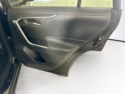 Used 2020 Toyota RAV4 XLE FWD image 29