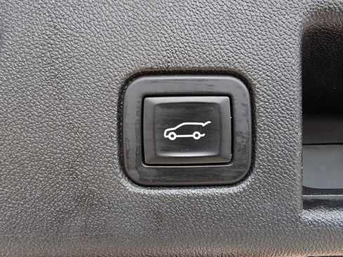 Used 2018 Chevrolet Equinox LT image 12