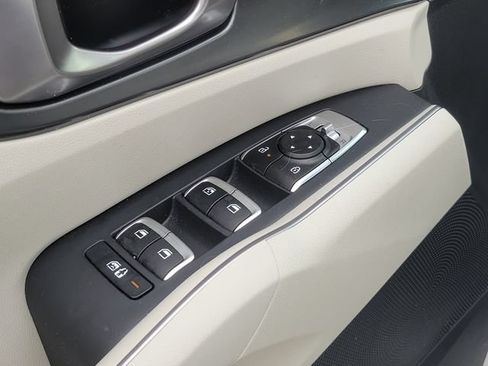 Used 2024 Kia Sorento S w/ Panoramic Sunroof Package FWD image 24
