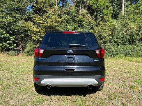 Used 2019 Ford Escape SE image 6