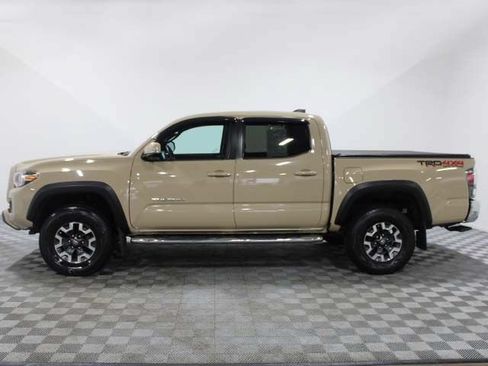Certified 2020 Toyota Tacoma TRD Off-Road AWD/4WD image 3