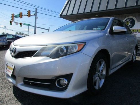 Used 2014 Toyota Camry SE image 4