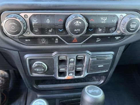 Used 2020 Jeep Wrangler Unlimited Sahara AWD/4WD image 23