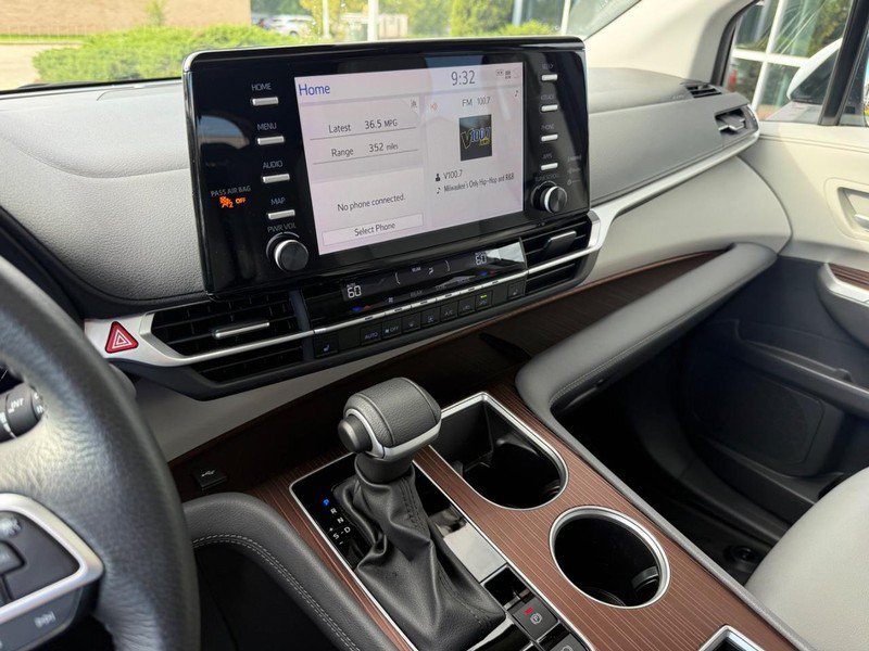 Used 2024 Toyota Sienna XLE FWD image 26