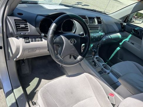 Used 2010 Toyota Highlander 2WD image 10