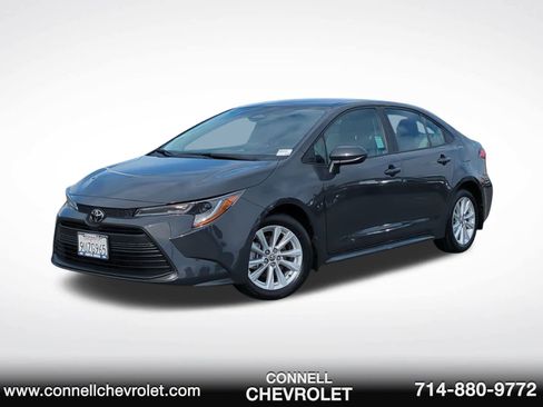 Used 2025 Toyota Corolla LE image 1
