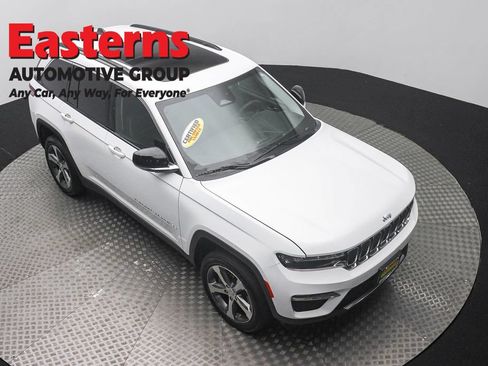 Used 2023 Jeep Grand Cherokee 4WD 4xe image 3