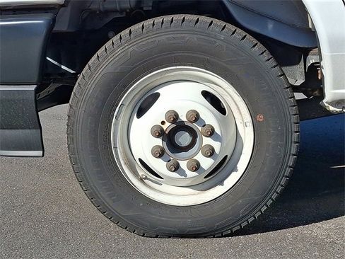 Used 2024 Ford E-450 and Econoline 450 Super Duty w/ Driver's Safety Package image 8