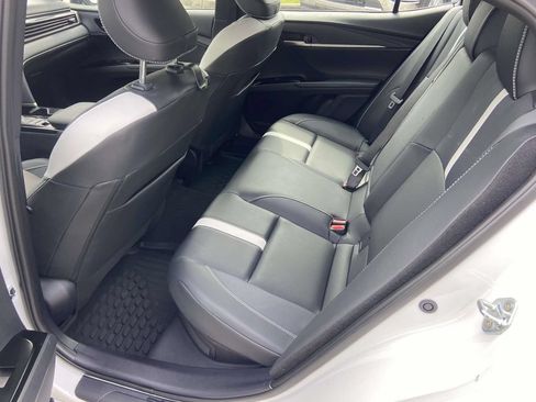 Used 2025 Toyota Camry SE FWD image 18