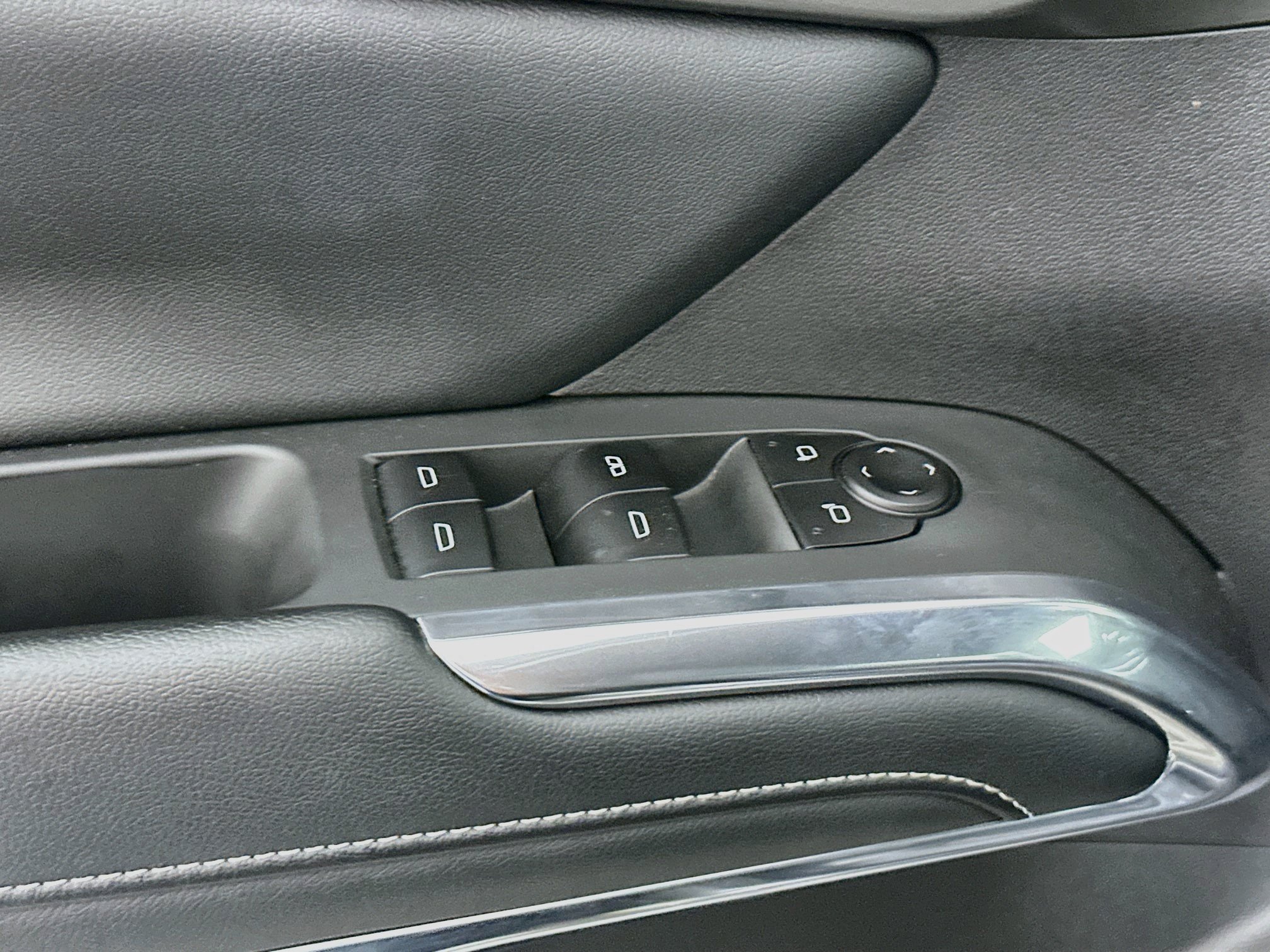 Used 2025 Chevrolet Traverse LT FWD image 15