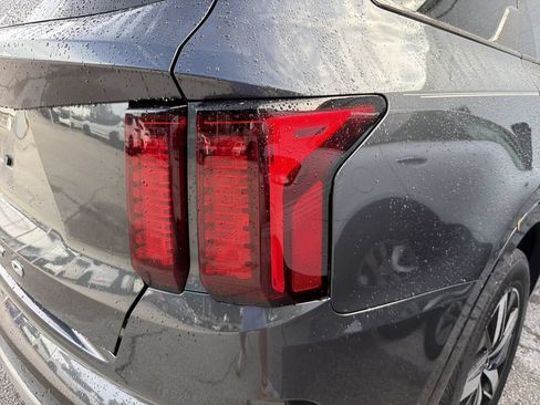 Certified 2022 Kia Sorento S FWD image 8