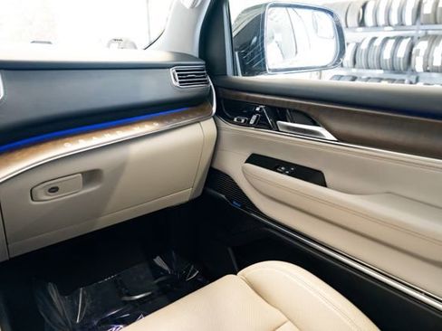 Used 2023 Jeep Grand Wagoneer 4WD w/ Flexible Seating Group image 11