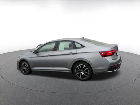 Used 2025 Volkswagen Jetta SE image 12