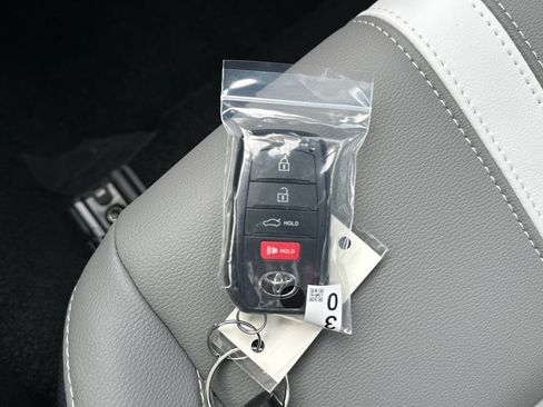 Used 2026 Toyota Camry SE FWD image 29