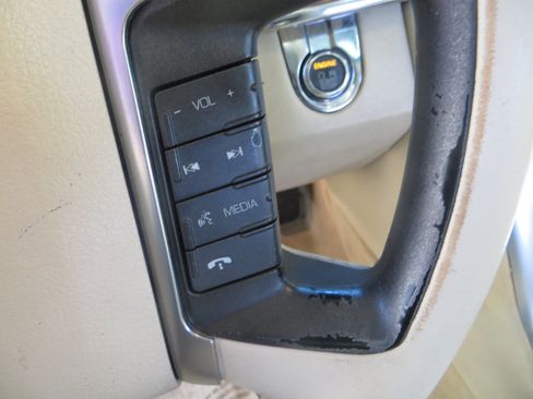 Used 2009 Lincoln MKS AWD image 13