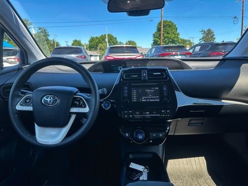 Used 2017 Toyota Prius Two w/ Prius Two Safety Plus Package FWD image 20