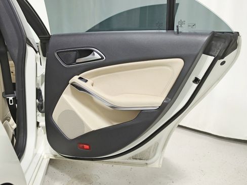 Used 2015 Mercedes-Benz CLA 250 CLA 250 image 30