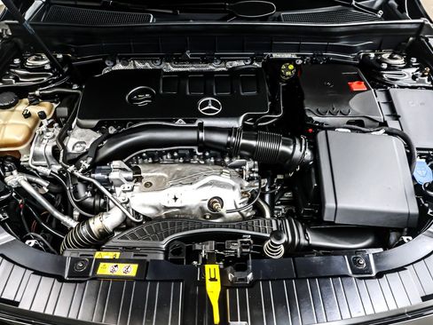 Used 2020 Mercedes-Benz GLB 250 image 11