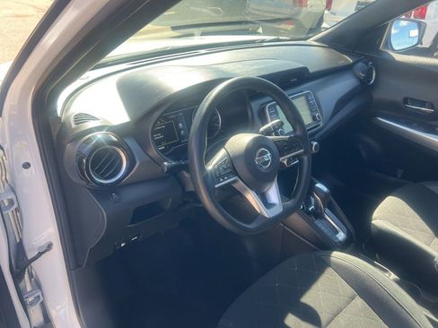 Used 2019 Nissan Kicks SV image 6